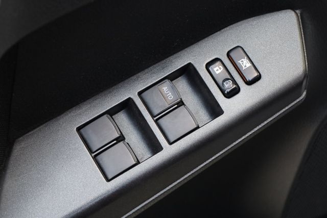 2018 Toyota RAV4 LE FWD - 22969225 - 31