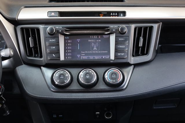 2018 Toyota RAV4 LE FWD - 22969225 - 34