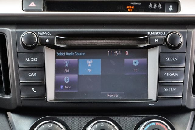 2018 Toyota RAV4 LE FWD - 22969225 - 35