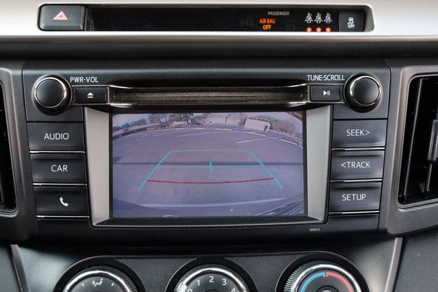 2018 Toyota RAV4 LE FWD - 22969225 - 36