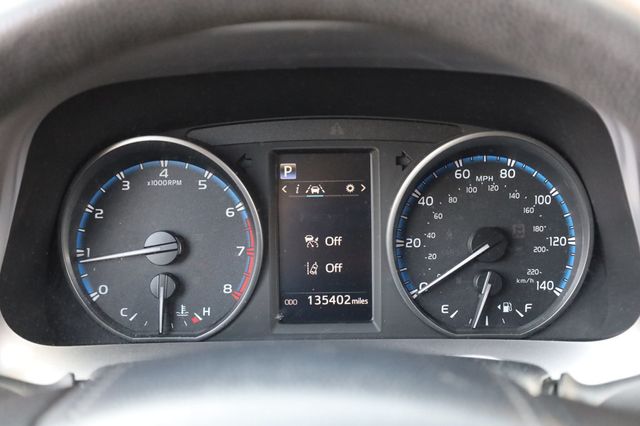 2018 Toyota RAV4 LE FWD - 22969225 - 39