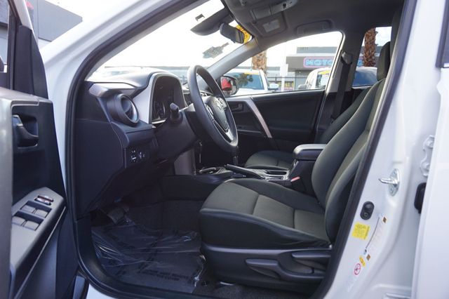 2018 Toyota RAV4 LE, SUPER LOW MILEAGE, PREMIUM WHEELS, CLOTH SEATS, BLUETOOTH - 22969364 - 15