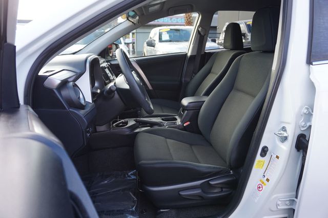 2018 Toyota RAV4 LE, SUPER LOW MILEAGE, PREMIUM WHEELS, CLOTH SEATS, BLUETOOTH - 22969364 - 16