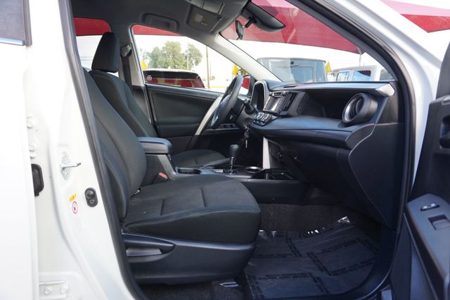 2018 Toyota RAV4 LE, SUPER LOW MILEAGE, PREMIUM WHEELS, CLOTH SEATS, BLUETOOTH - 22969364 - 19