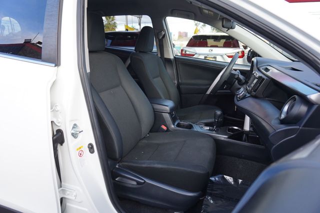 2018 Toyota RAV4 LE, SUPER LOW MILEAGE, PREMIUM WHEELS, CLOTH SEATS, BLUETOOTH - 22969364 - 20