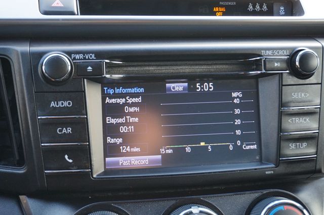 2018 Toyota RAV4 LE, SUPER LOW MILEAGE, PREMIUM WHEELS, CLOTH SEATS, BLUETOOTH - 22969364 - 27