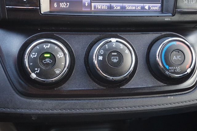 2018 Toyota RAV4 LE, SUPER LOW MILEAGE, PREMIUM WHEELS, CLOTH SEATS, BLUETOOTH - 22969364 - 30