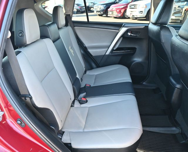 2018 Toyota RAV4 Limited AWD - 22952789 - 15