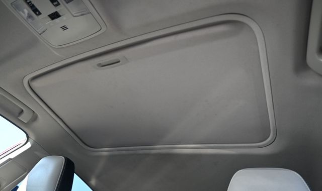 2018 Toyota RAV4 Limited AWD - 22952789 - 16