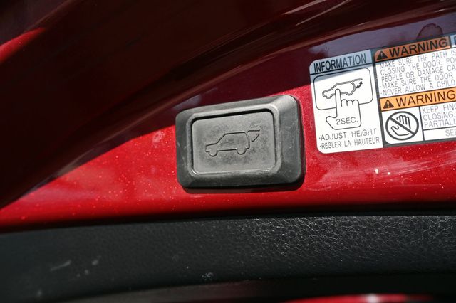 2018 Toyota RAV4 Limited AWD - 22952789 - 17