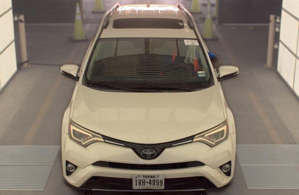 2018 Toyota RAV4 Limited FWD - 23054598 - 1
