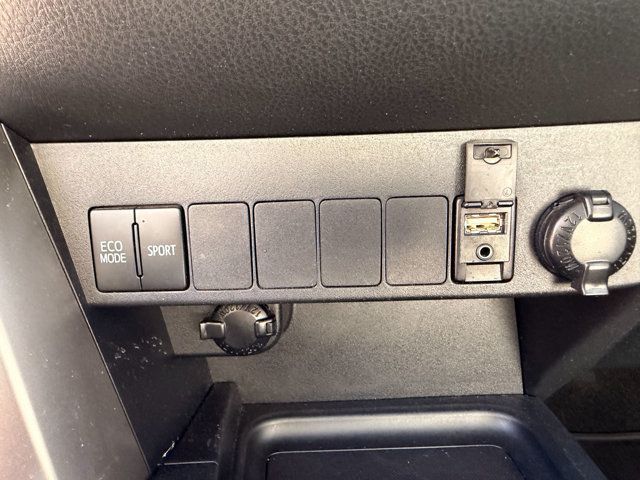 2018 Toyota RAV4 LocalTrade/XLE/FWD/PowerPlusPkg/EntunePremiumAudio/Bluetooth - 23095830 - 28