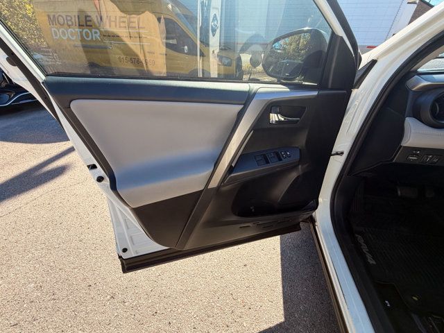 2018 Toyota RAV4 LocalTrade/XLE/FWD/PowerPlusPkg/EntunePremiumAudio/Bluetooth - 23095830 - 31