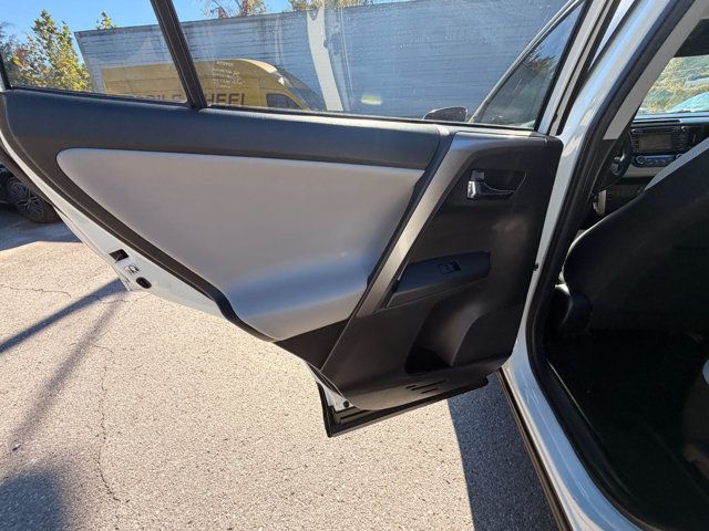 2018 Toyota RAV4 LocalTrade/XLE/FWD/PowerPlusPkg/EntunePremiumAudio/Bluetooth - 23095830 - 32