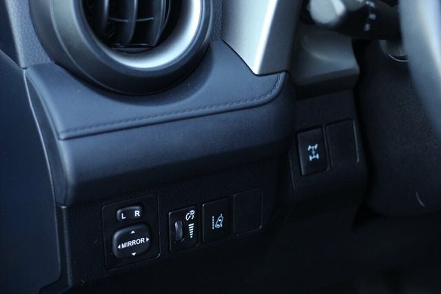 2018 Toyota RAV4 ONE OWNER AWD LE - 22992371 - 20