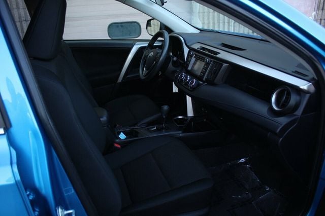 2018 Toyota RAV4 ONE OWNER AWD LE - 22992371 - 7