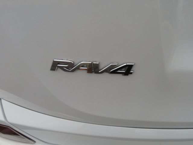 2018 Toyota RAV4 SALVAGE TITLE RAV 4 EXTRA CLEAN LOW LOW MILES LE 2OWNER  - 23099222 - 12