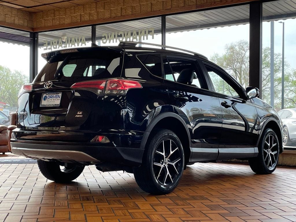 2018 Toyota RAV4 SE AWD - 23014768 - 9