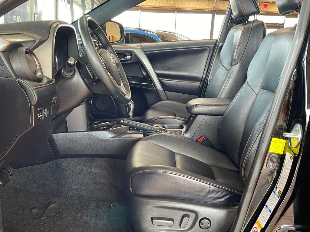 2018 Toyota RAV4 SE AWD - 23014768 - 10