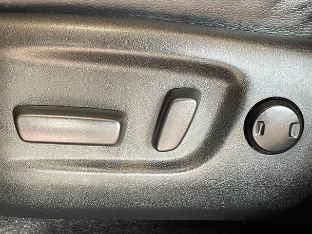 2018 Toyota RAV4 SE AWD - 23014768 - 11