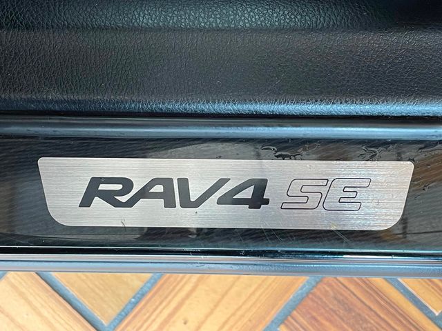 2018 Toyota RAV4 SE AWD - 23014768 - 12