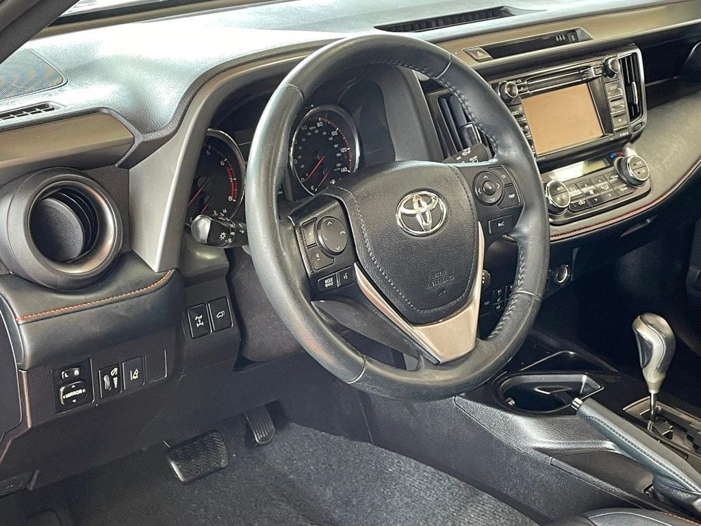 2018 Toyota RAV4 SE AWD - 23014768 - 13