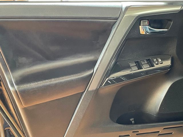 2018 Toyota RAV4 SE AWD - 23014768 - 15