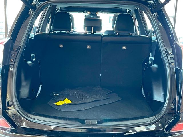 2018 Toyota RAV4 SE AWD - 23014768 - 18