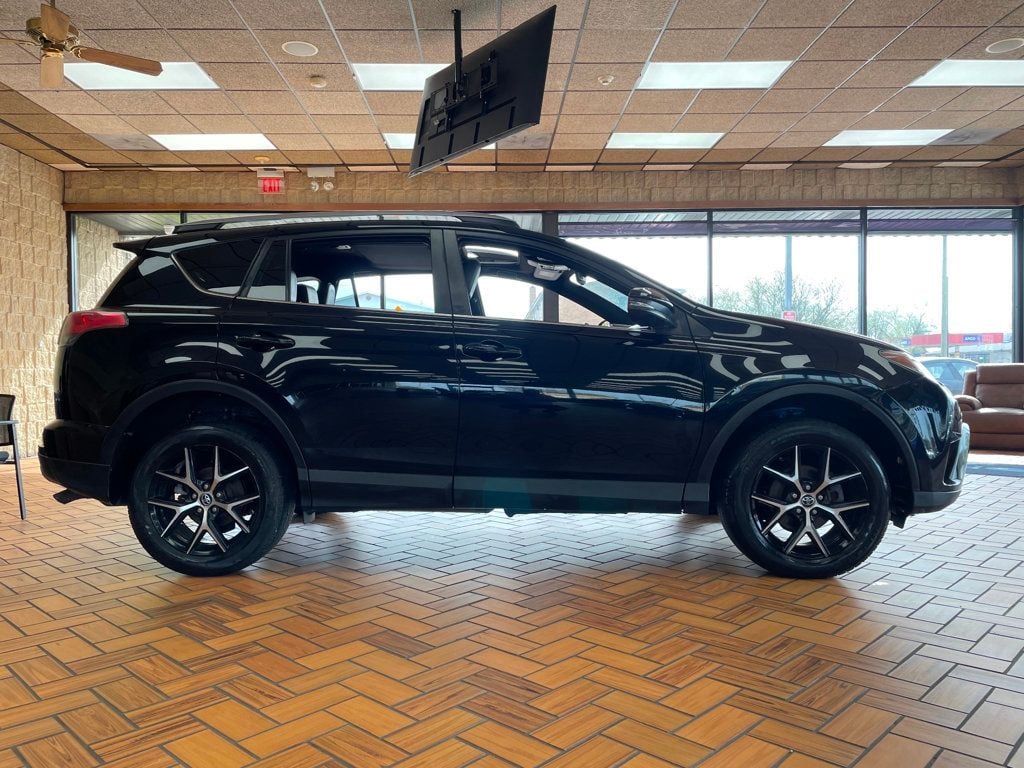 2018 Toyota RAV4 SE AWD - 23014768 - 6