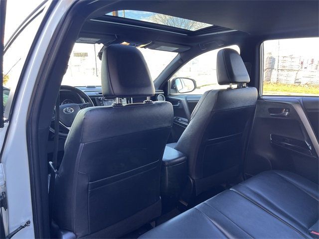 2018 Toyota RAV4 SE AWD - 22947300 - 13