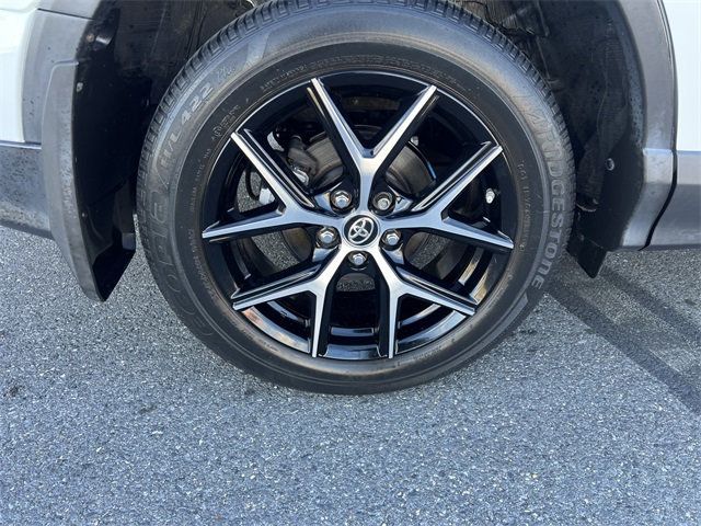 2018 Toyota RAV4 SE AWD - 22947300 - 16