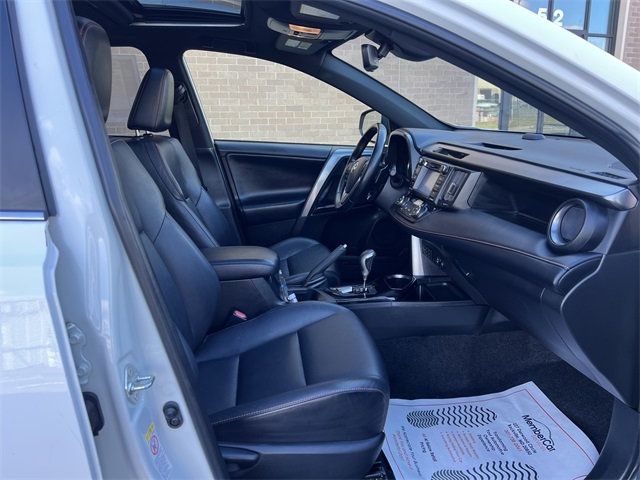 2018 Toyota RAV4 SE AWD - 22947300 - 18