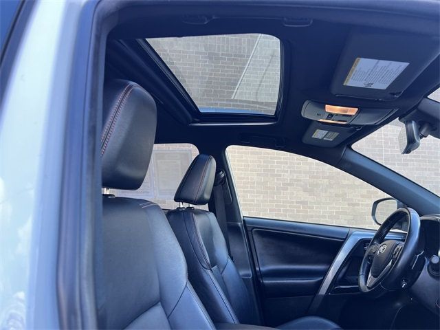 2018 Toyota RAV4 SE AWD - 22947300 - 19