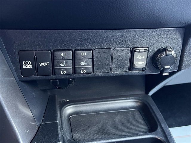 2018 Toyota RAV4 SE AWD - 22947300 - 27