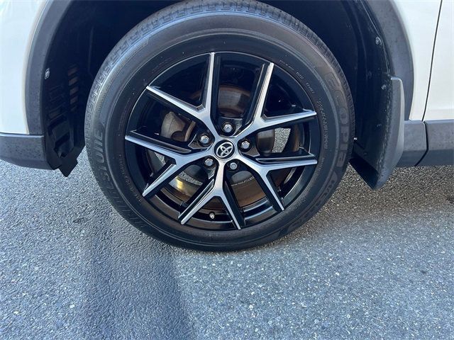 2018 Toyota RAV4 SE AWD - 22947300 - 8
