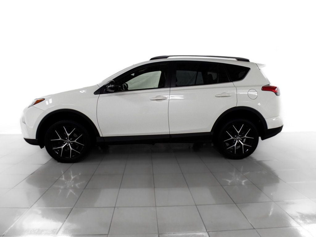 2018 Toyota RAV4 SE AWD - 22520457 - 2