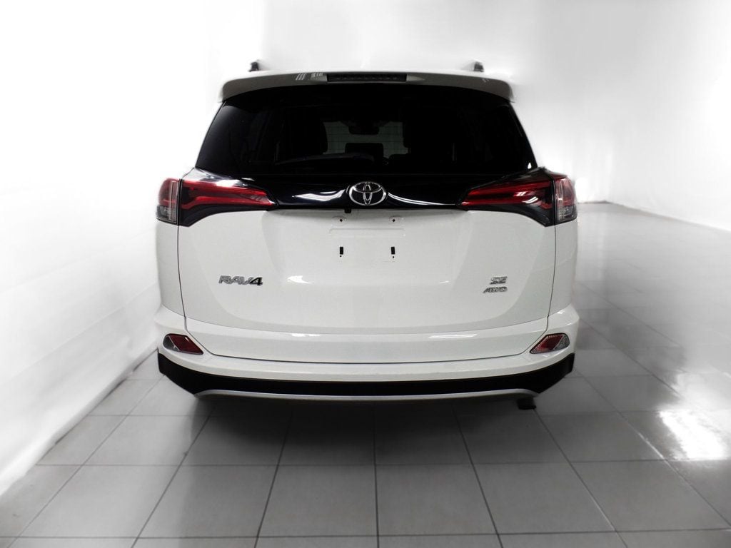 2018 Toyota RAV4 SE AWD - 22520457 - 4