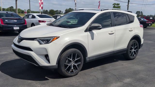 2018 Toyota RAV4 SE FWD - 23025797 - 3