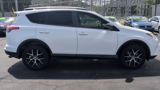 2018 Toyota RAV4 SE FWD - 23025797 - 8