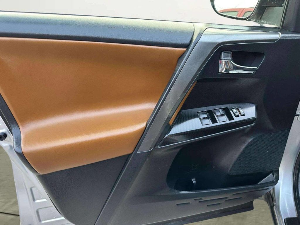 2018 Toyota RAV4 SE FWD - 23054669 - 12