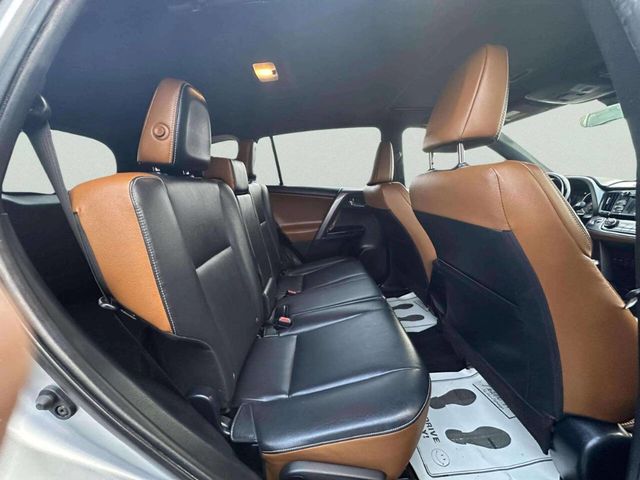 2018 Toyota RAV4 SE FWD - 23054669 - 19