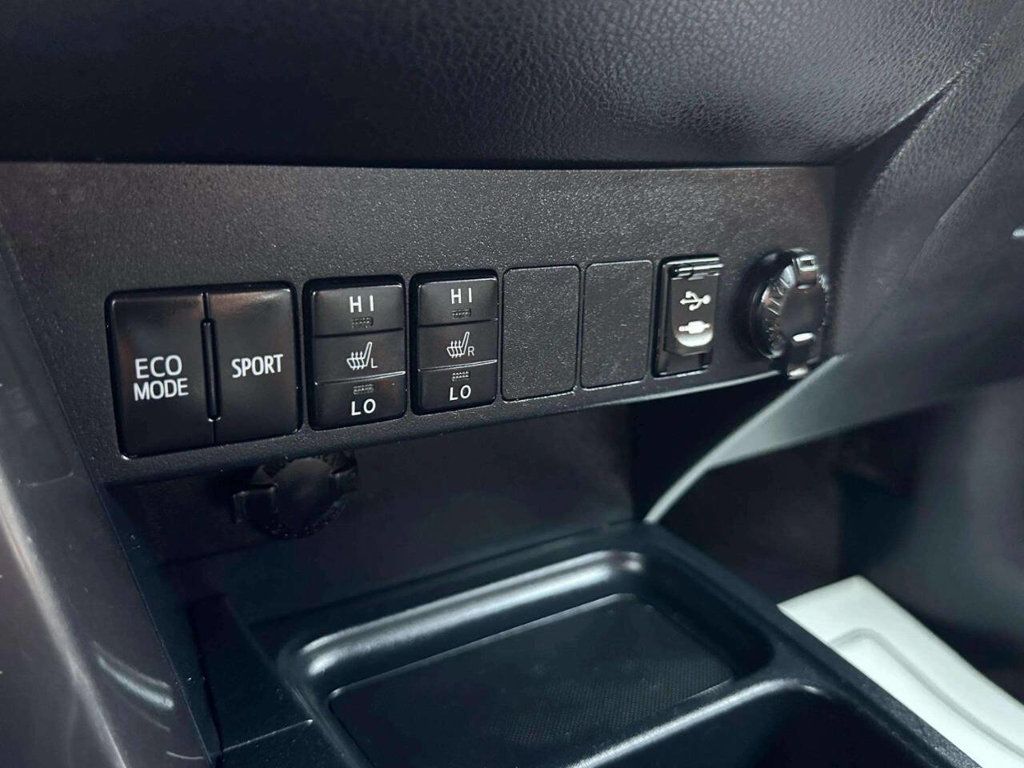 2018 Toyota RAV4 SE FWD - 23054669 - 32