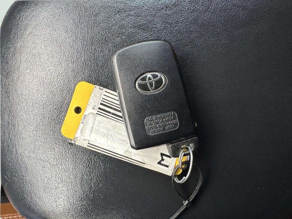 2018 Toyota RAV4 SE FWD - 23054669 - 38