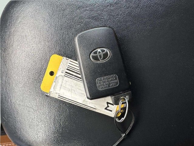 2018 Toyota RAV4 SE FWD - 23054669 - 38