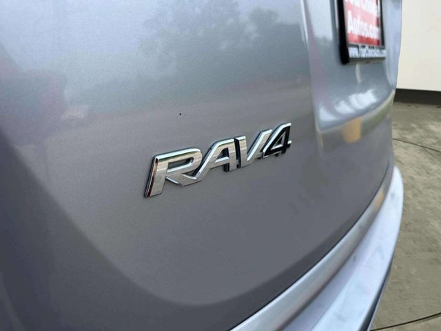 2018 Toyota RAV4 SE FWD - 23054669 - 8