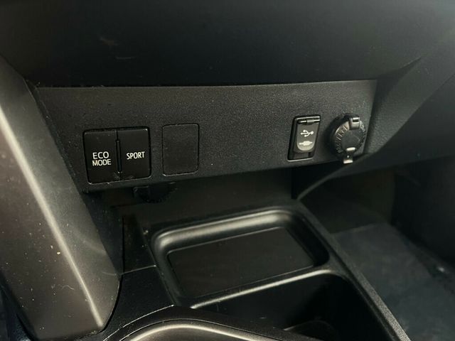 2018 Toyota RAV4 SERVICED AND DETAILED!! READY TO GO! - 22943237 - 17