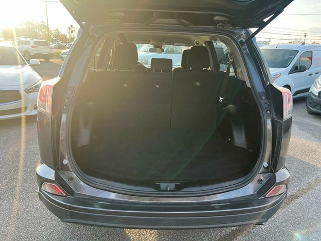 2018 Toyota RAV4 SERVICED AND DETAILED!! READY TO GO! - 22943237 - 24