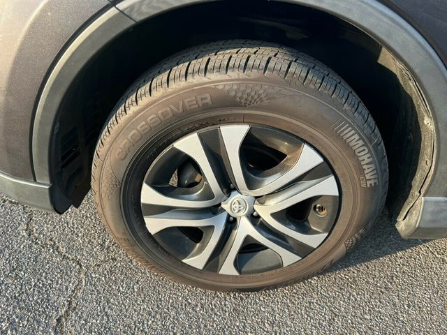 2018 Toyota RAV4 SERVICED AND DETAILED!! READY TO GO! - 22943237 - 25