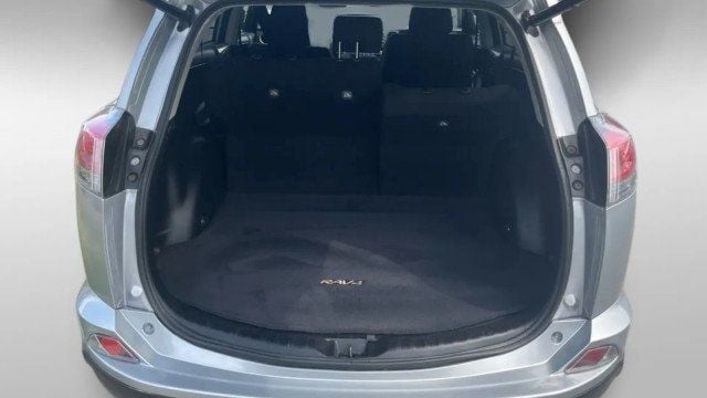 2018 Toyota RAV4 XLE AWD - 23016858 - 9