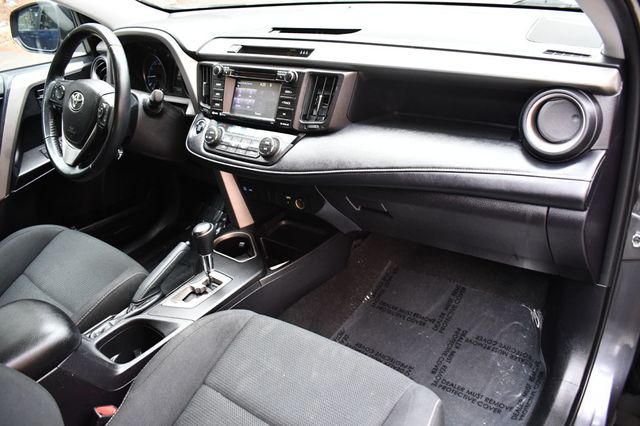 2018 Toyota RAV4 XLE AWD - 22627828 - 31